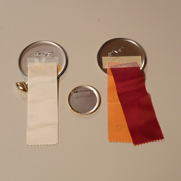 CFL Three 1983 Grey Cup Buttons - Picture 2 of 5